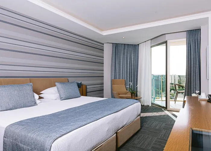 伊利察温泉疗养度假酒店 度假村